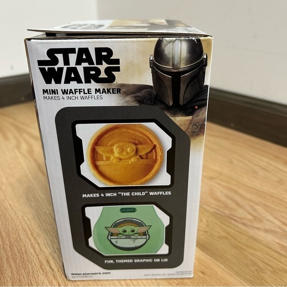 Star Wars Mandalorian Waffle Maker NEW Disney The Child - Picture 3 of 4